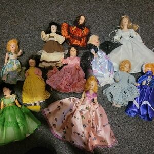 12 VINTAGE 1950'S HARD PLASTIC DOLLS
